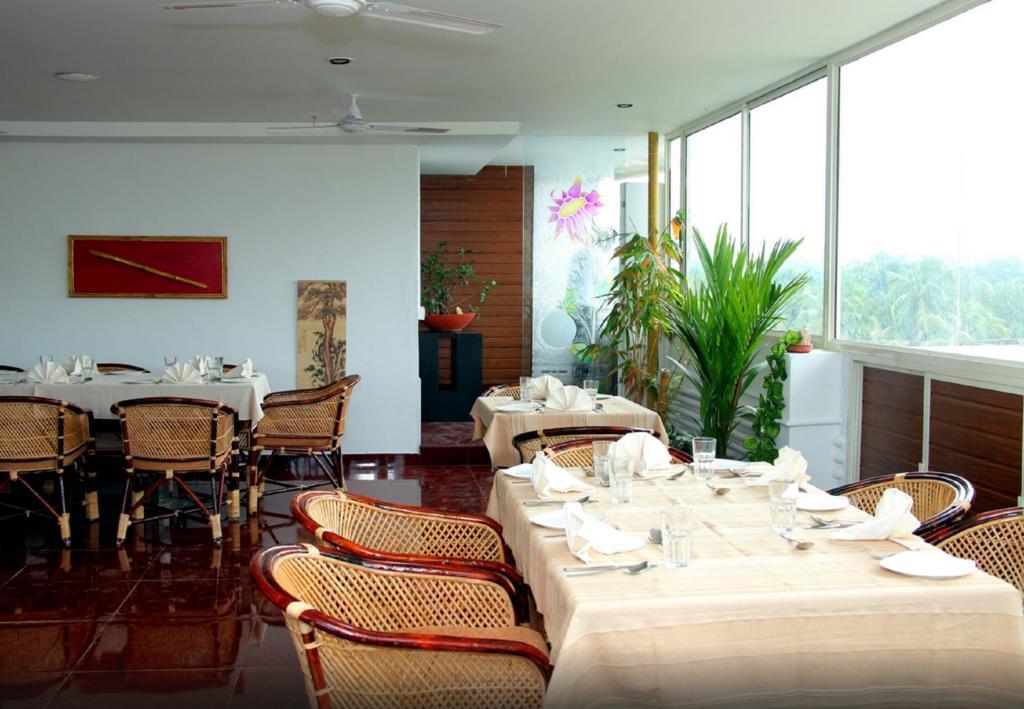 Aquarock Hotel Kazhakuttam Ngoại thất bức ảnh