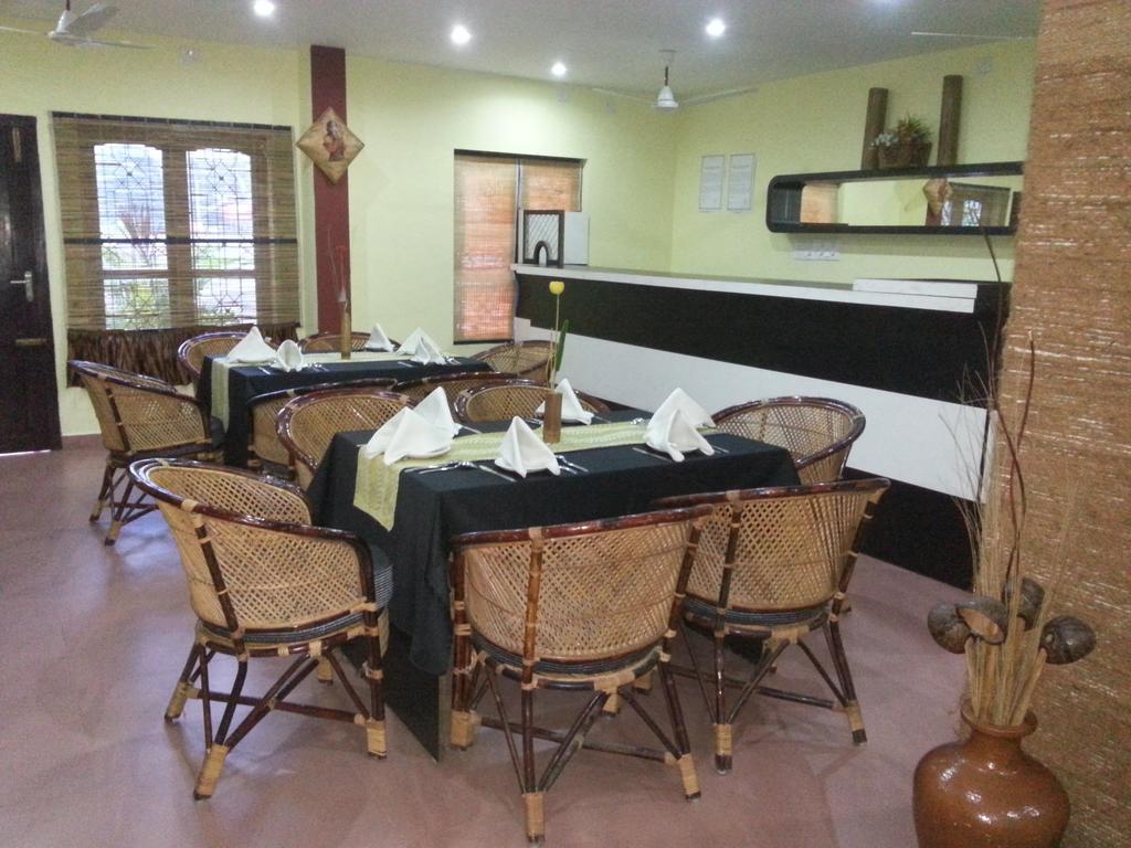 Aquarock Hotel Kazhakuttam Ngoại thất bức ảnh