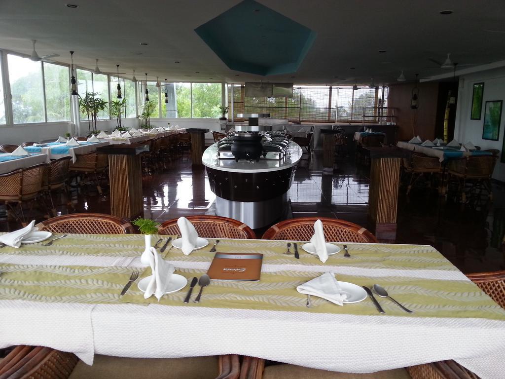 Aquarock Hotel Kazhakuttam Ngoại thất bức ảnh