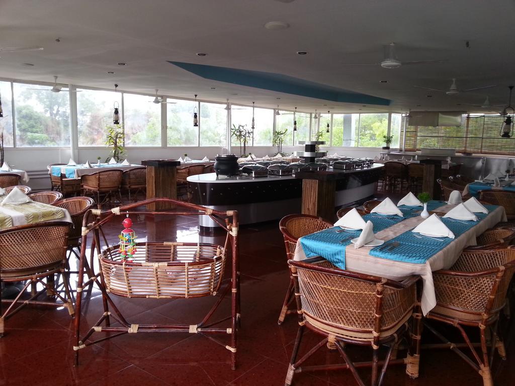 Aquarock Hotel Kazhakuttam Ngoại thất bức ảnh