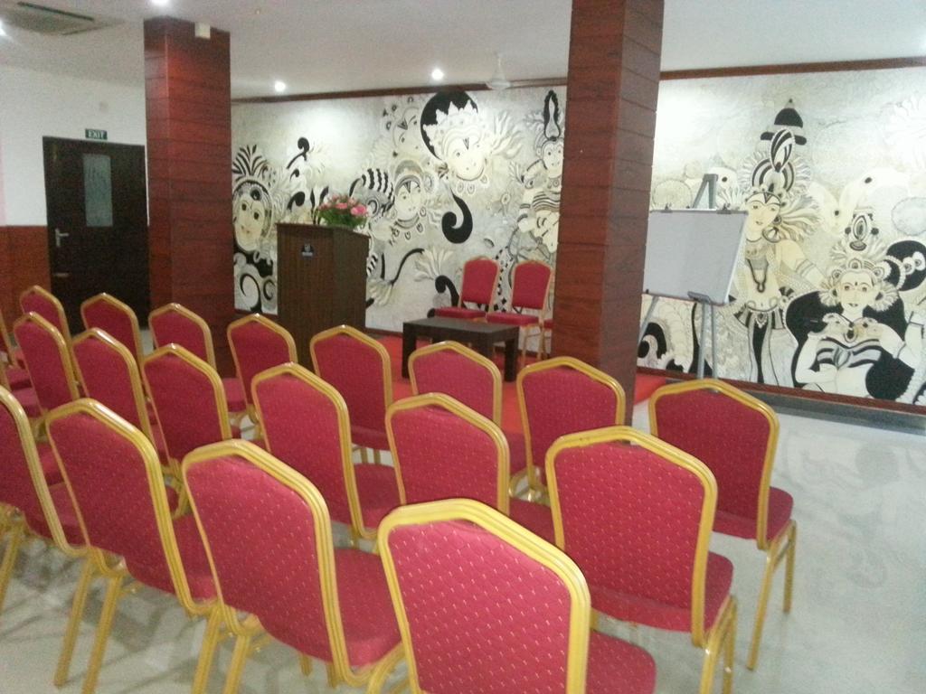 Aquarock Hotel Kazhakuttam Ngoại thất bức ảnh