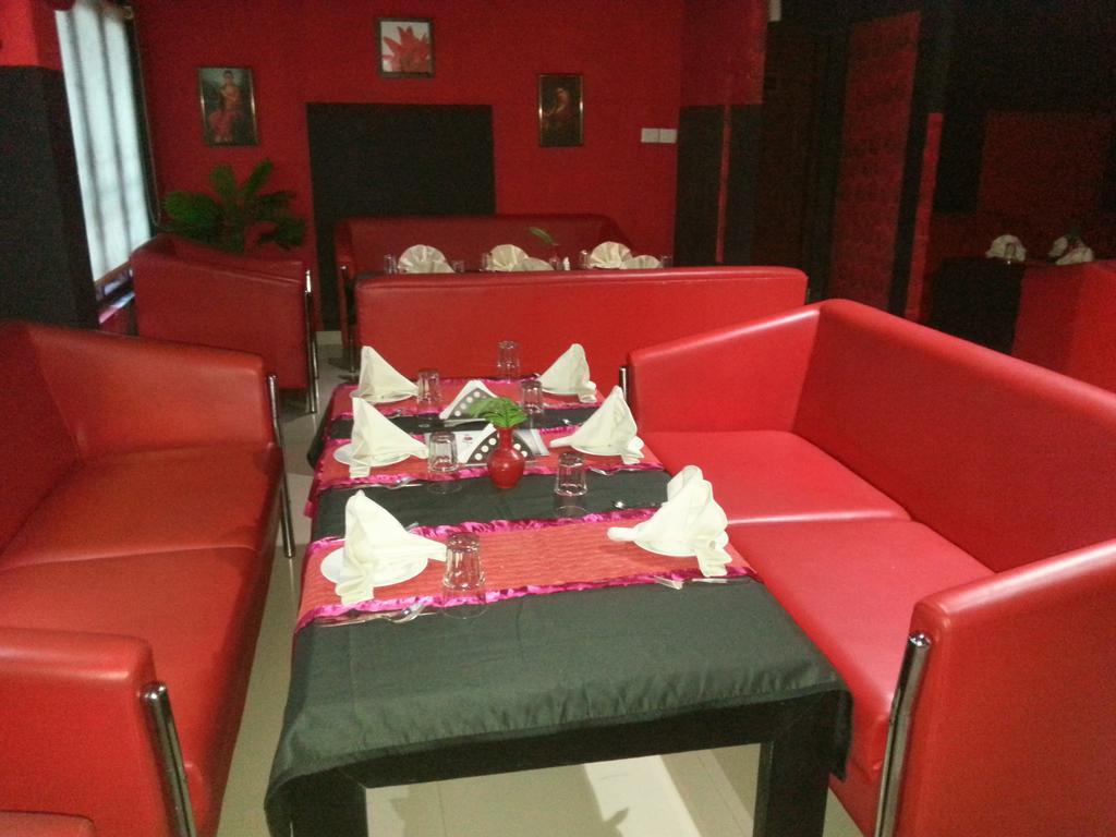 Aquarock Hotel Kazhakuttam Ngoại thất bức ảnh