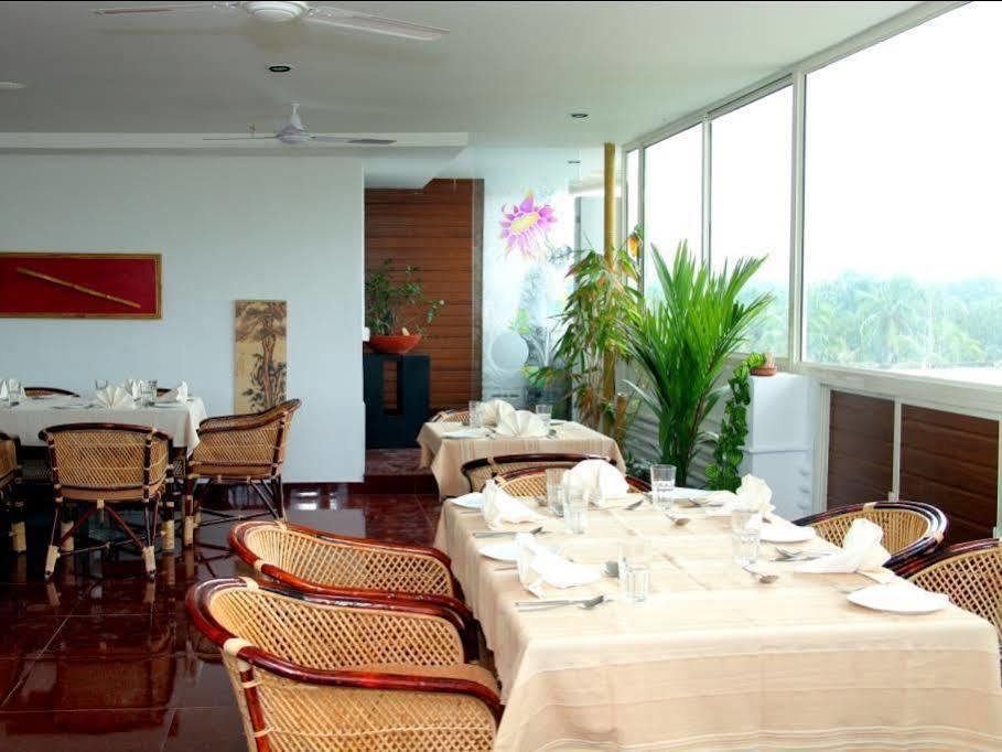 Aquarock Hotel Kazhakuttam Ngoại thất bức ảnh